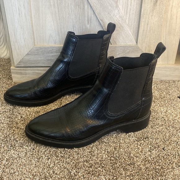 Treasure & Bond Gabriella Chelsea Boot 8 - Picture 4 of 10